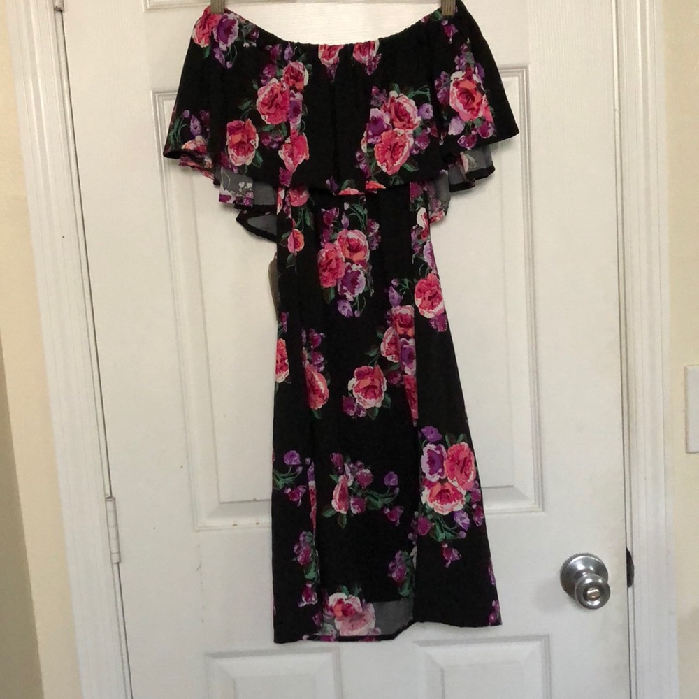 Black off-the-shoulder Floral Dress
